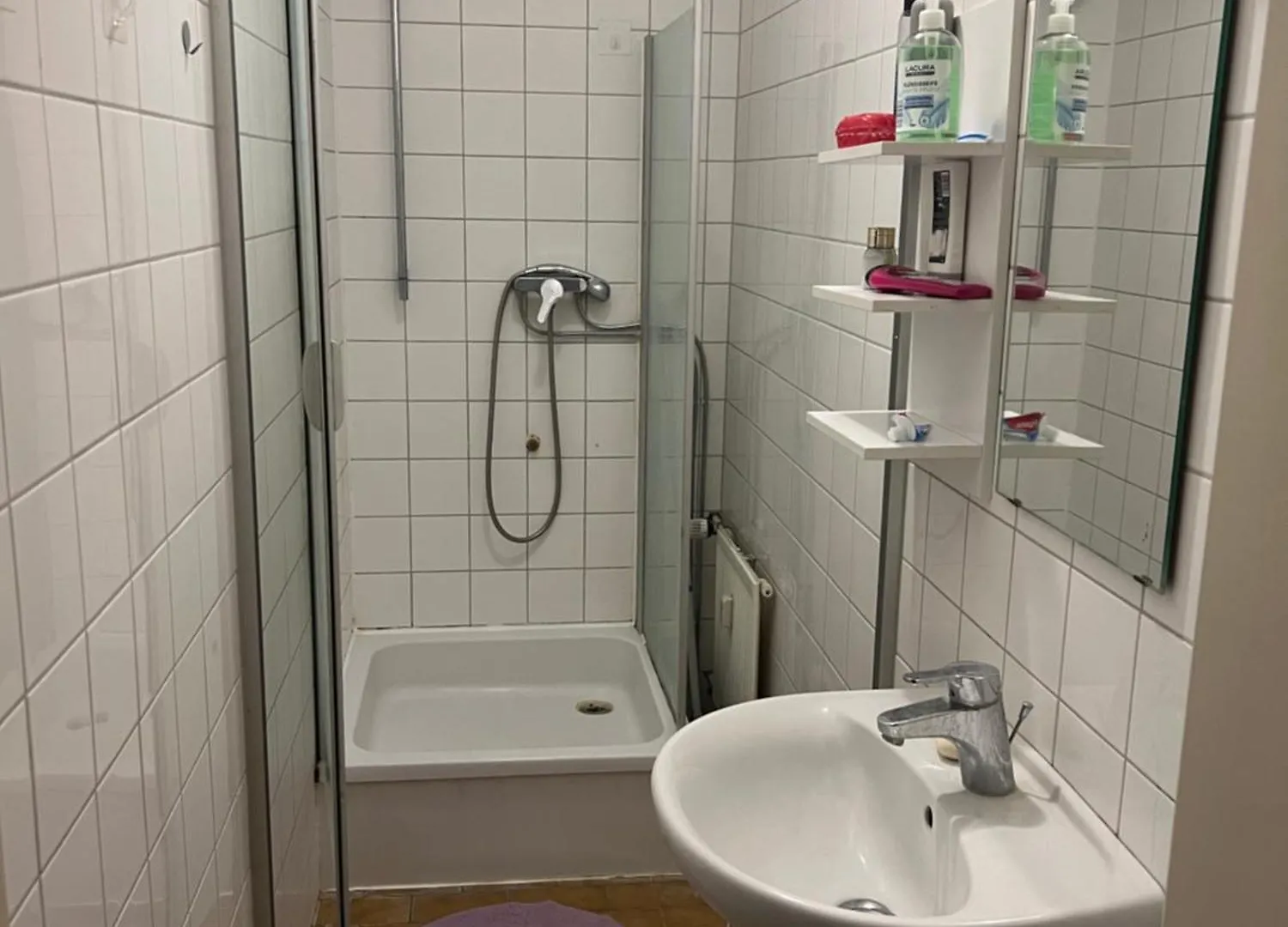 Monteurzimmer 3 Pers, Wuerzburg, Gerbrunn, Gemeinschaft Kueche, Dusche, Wc 0*, Gerbrunn Germany